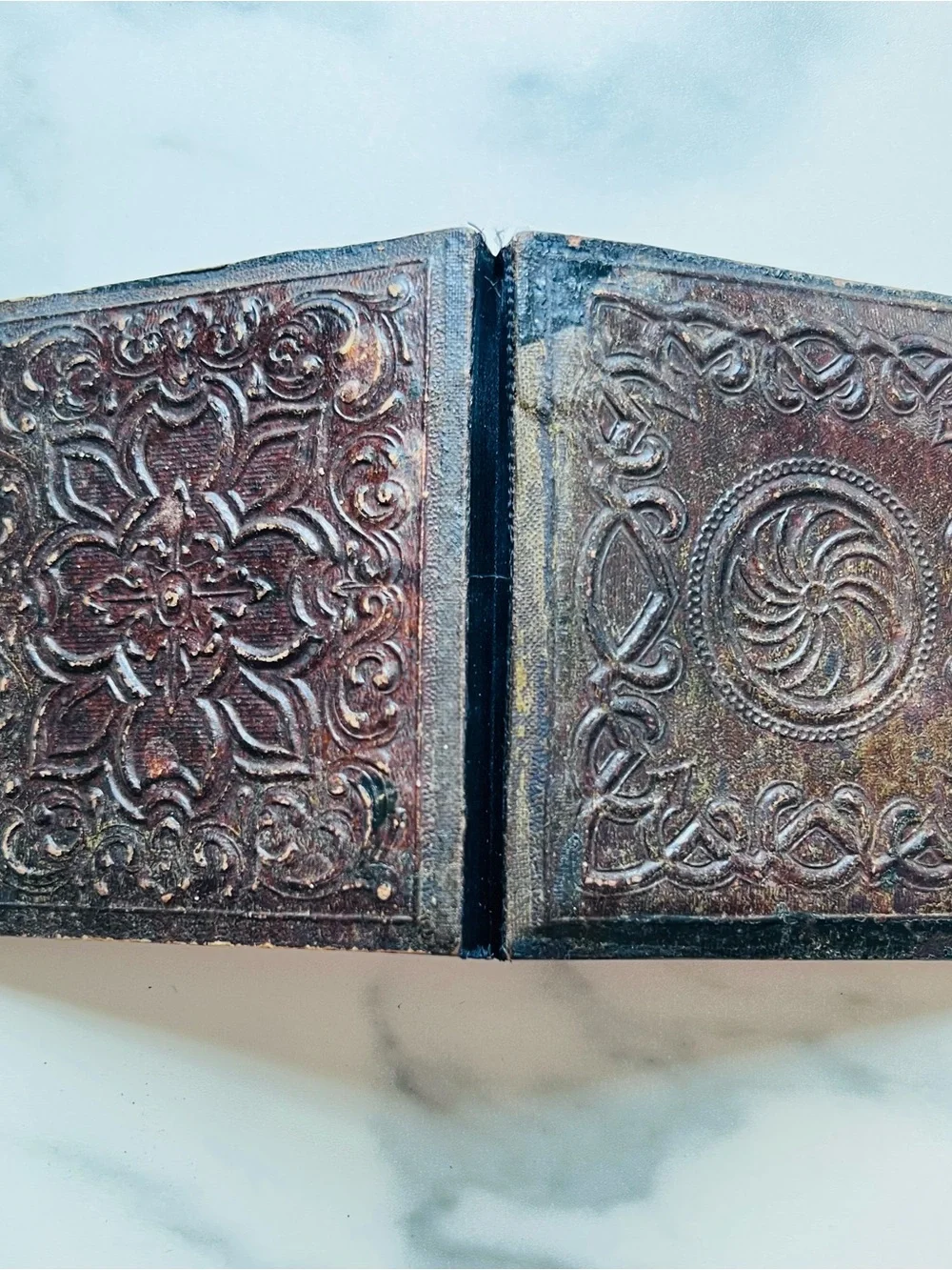 Antique 1850s Daguerreotype Portrait - Wood and Resin Case w/ Velvet Lining - Picture 6 of 16